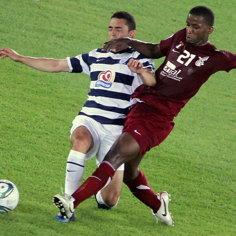 Al-Wahda's Basheer Saeed challenges Pachuca's Herculez Gomez