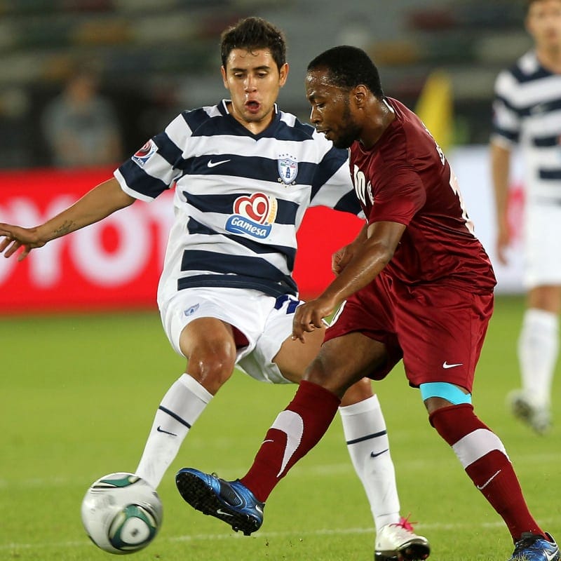 Al-Wahda's Ismail Matar (R) challenges Pachuca's Raul Martinez during their 2010 FIFA Club World Cup