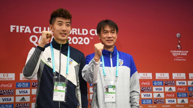 Jo Hyun-woo of Ulsan Hyundai and Hong Myung-bo, Head Coach of Ulsan Hyundai pose for a photo
