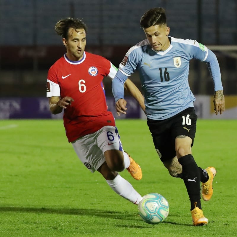 Brian Rodriguez of Uruguay fights for the ball with José Pedro Fuenzalida of Chile
