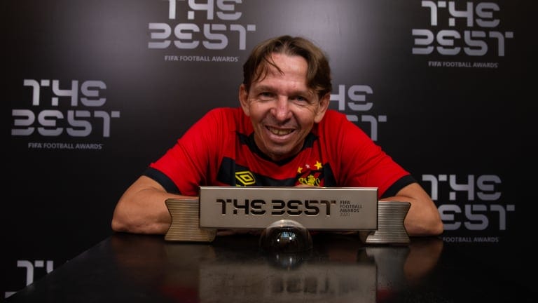 Marivaldo with the FIFA Fan Award