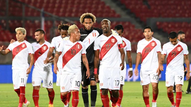 Pedro Gallese of Peru leaves the pitch after the first half