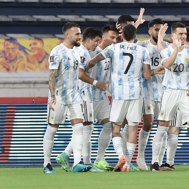 Cristian Romero of Argentina celebrates with teammates after scoring against Colombia