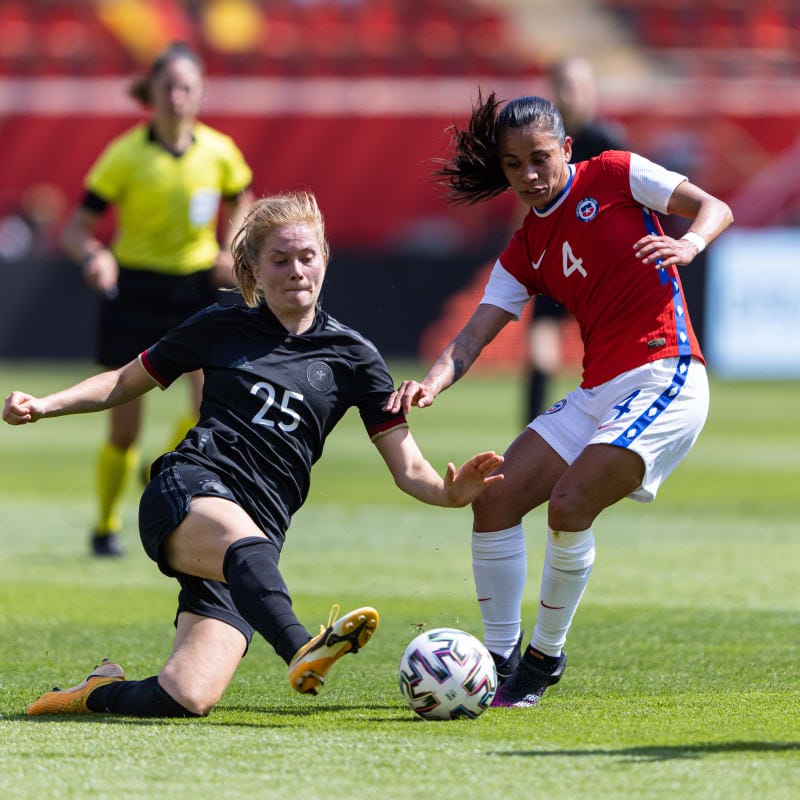 Sjoeke Nuesken of Germany is challenged by Francisca Lara of Chile