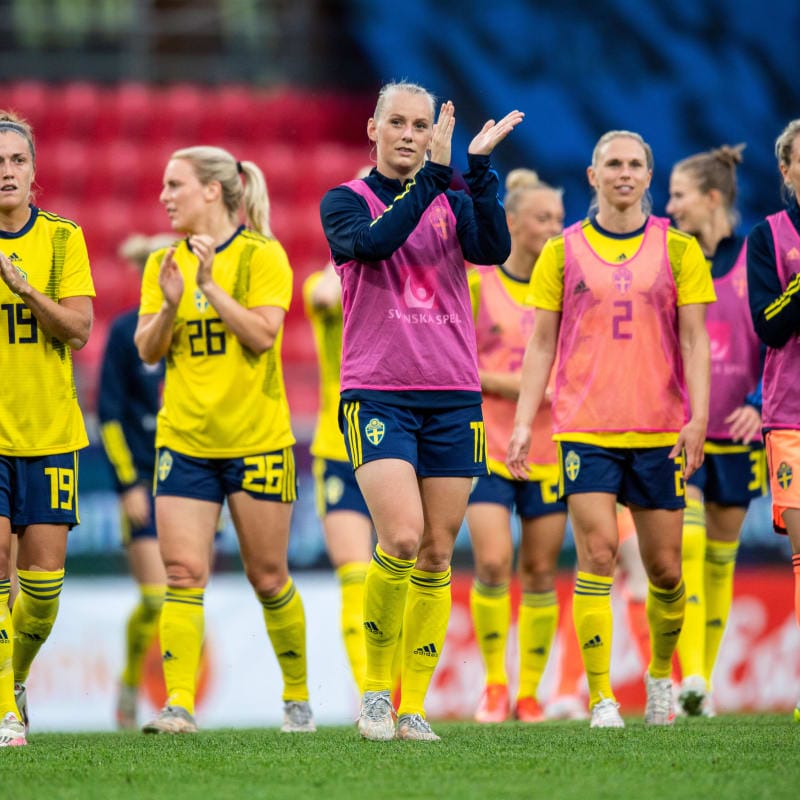 Players of Sweden celebrate victory over Norway