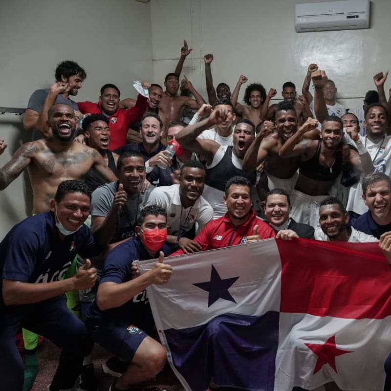 Panama players celebrate after advancing to the final phase of the Concacaf Qualifier for Qatar 2022 (Photo: @Fepafut)