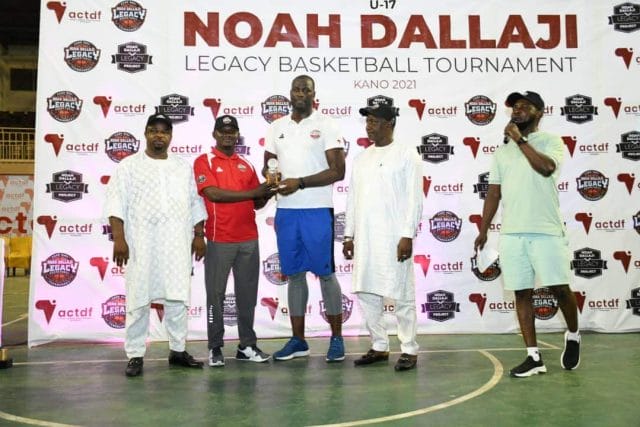 Yemi Alade, Peter Okoye, Reekado Banks tease Kano fans in Noah Dallaji Legacy Basketball Tournament Yemi Alade, Peter Okoye, Reekado Banks tease Kano fans in Noah Dallaji Legacy Basketball Tournament