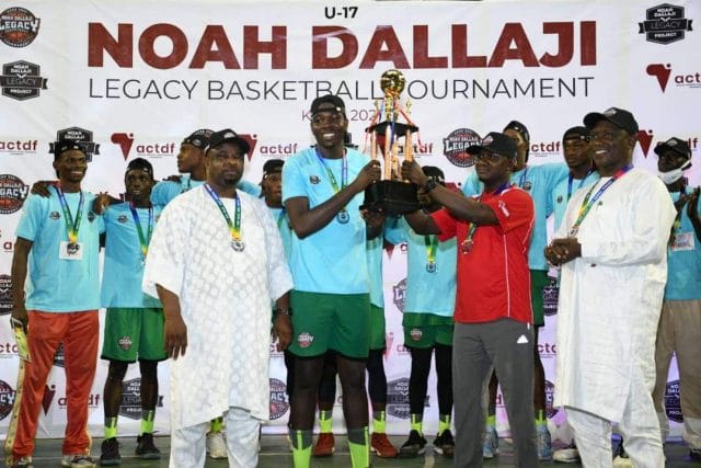 Yemi Alade, Peter Okoye, Reekado Banks tease Kano fans in Noah Dallaji Legacy Basketball Tournament Yemi Alade, Peter Okoye, Reekado Banks tease Kano fans in Noah Dallaji Legacy Basketball Tournament