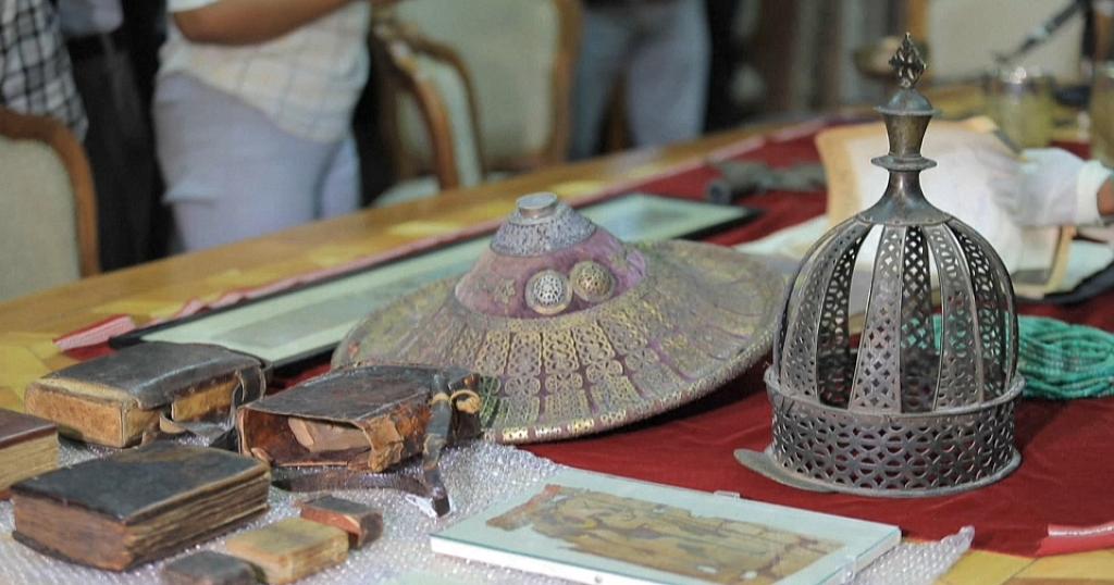Looted 18th century crown returned to Ethiopia after decades